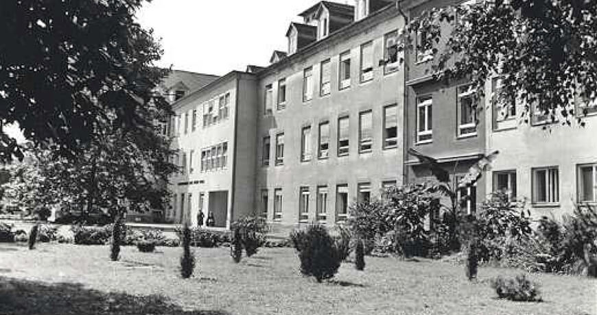 Schwarz-weiß Aufnahme des alten Krankenhauses der Stadt Graz Haus I