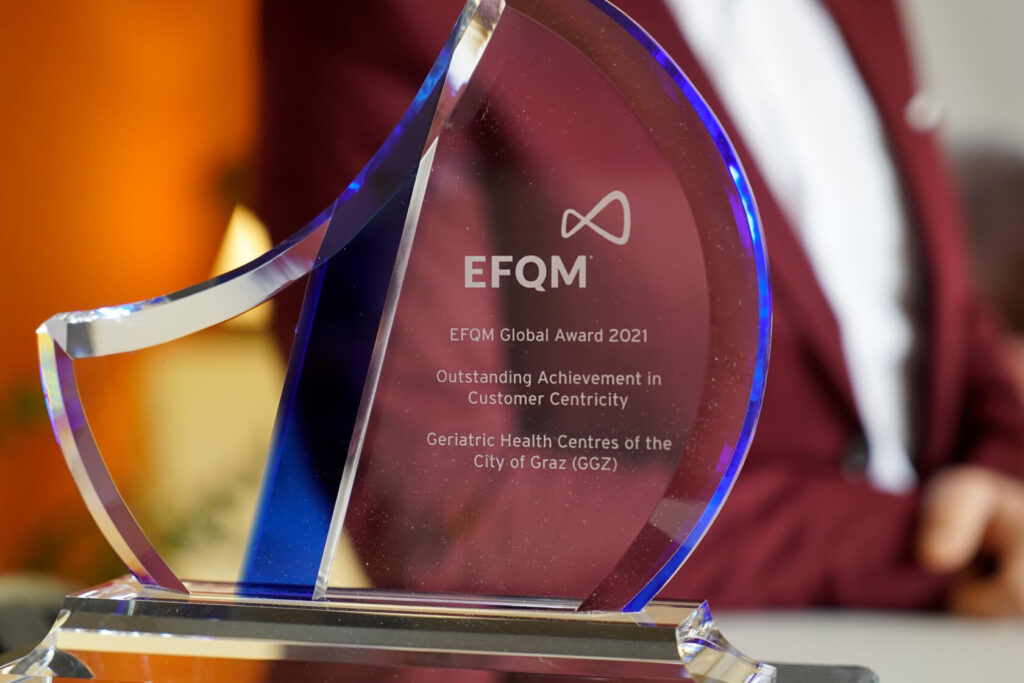 EFQM Global Awards Glas Trophäe
