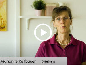 Videovorschaubild für ein Video zum Thema Laktoseintoleranz auf dem unsere Diätologin zu sehen ist