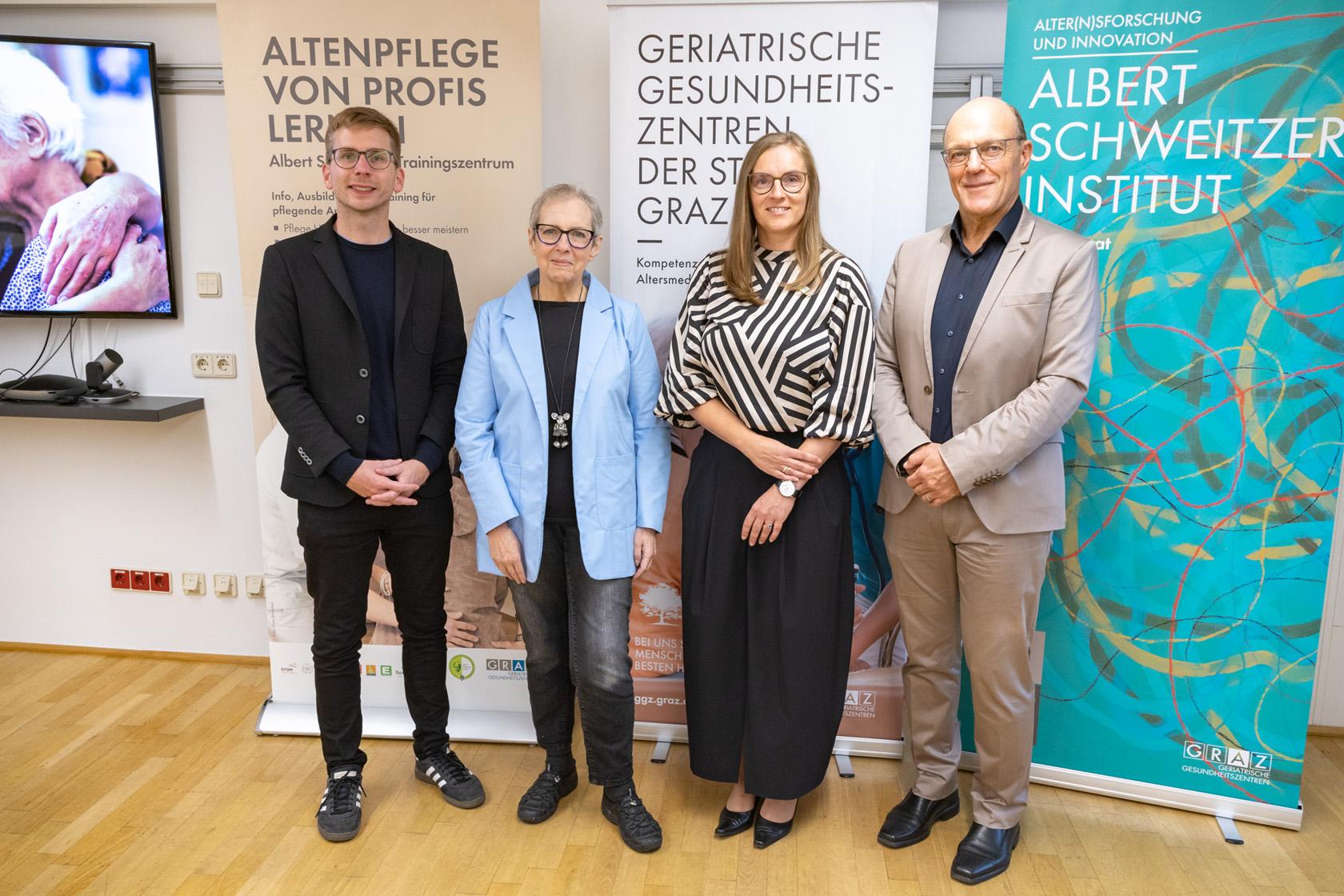 Teilnehmer:innen der Pressekonferenz zum 6.