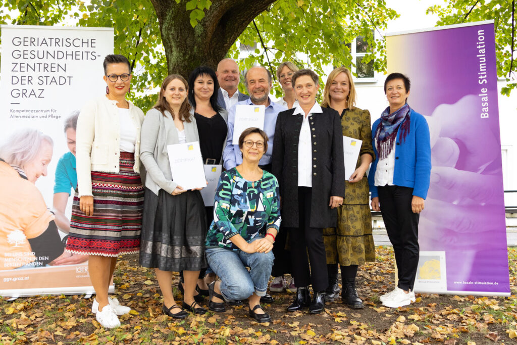 Gruppenbild der Zertifikatsverleihung