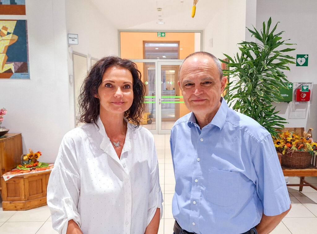 Portraitfoto von Marion Schaffernak und Konsiliarpsychiater Alexis Matzwrakos