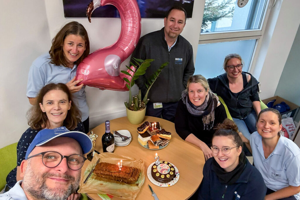 Gruppenbild vom mobiREM-Team beim 2-jährigem Jubiläum.