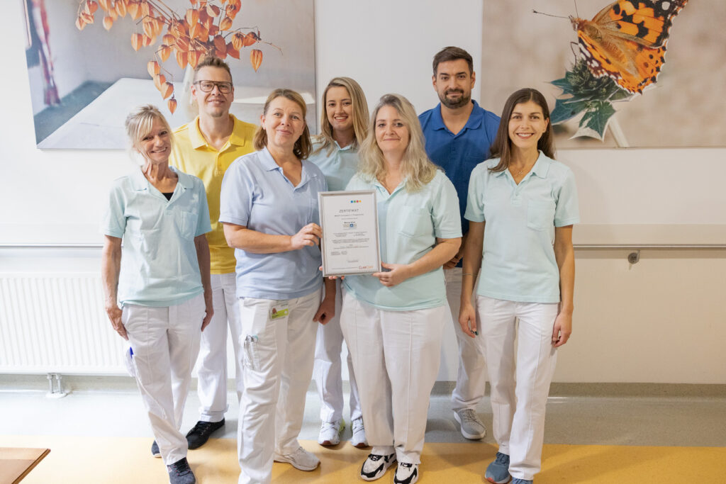 Gruppenfoto der Teilnehmer:innen der MAKS-Zertifizierung