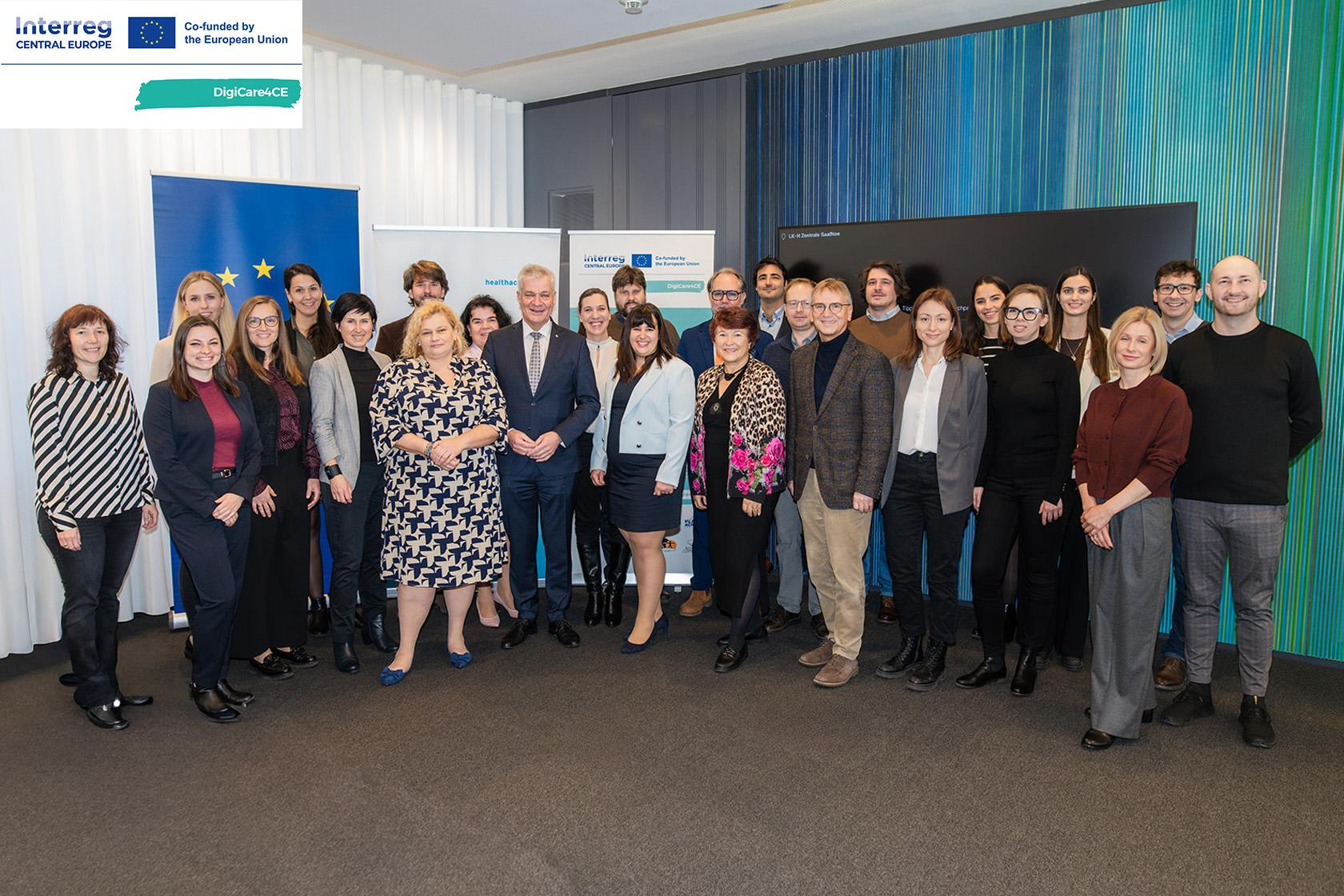 Gruppenbild des Projektteams beim Projektabschluss.